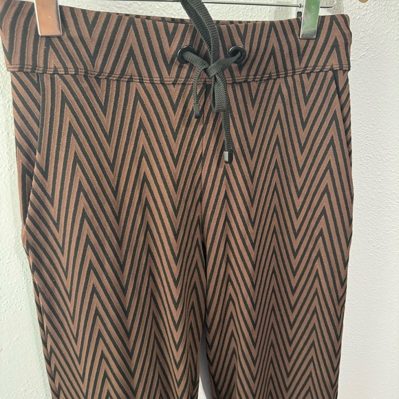 Noli Vienna black brown chevron jogger size medium - Picture 2 of 8